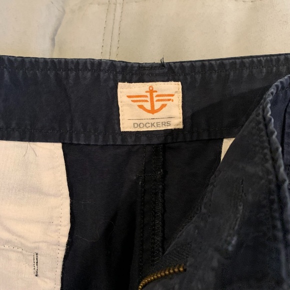 Dockers navy shorts 32 waist; - Picture 3 of 4
